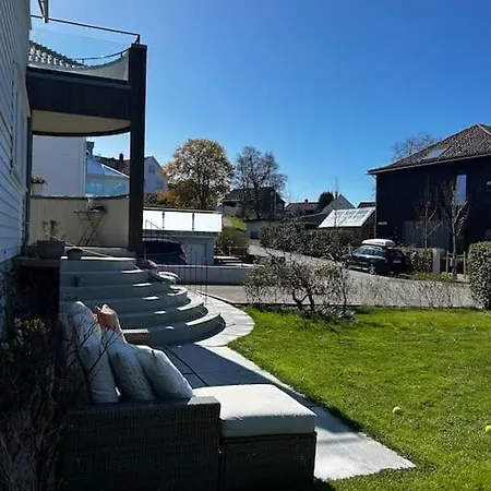 Villaer Ons Large Villa, Walking Distance To Town