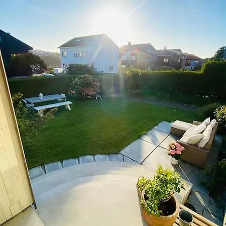 Ons Large Villa, Walking Distance To Town Villaer