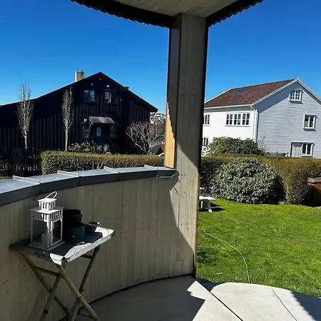 Ons Large Villa, Walking Distance To Town Villa